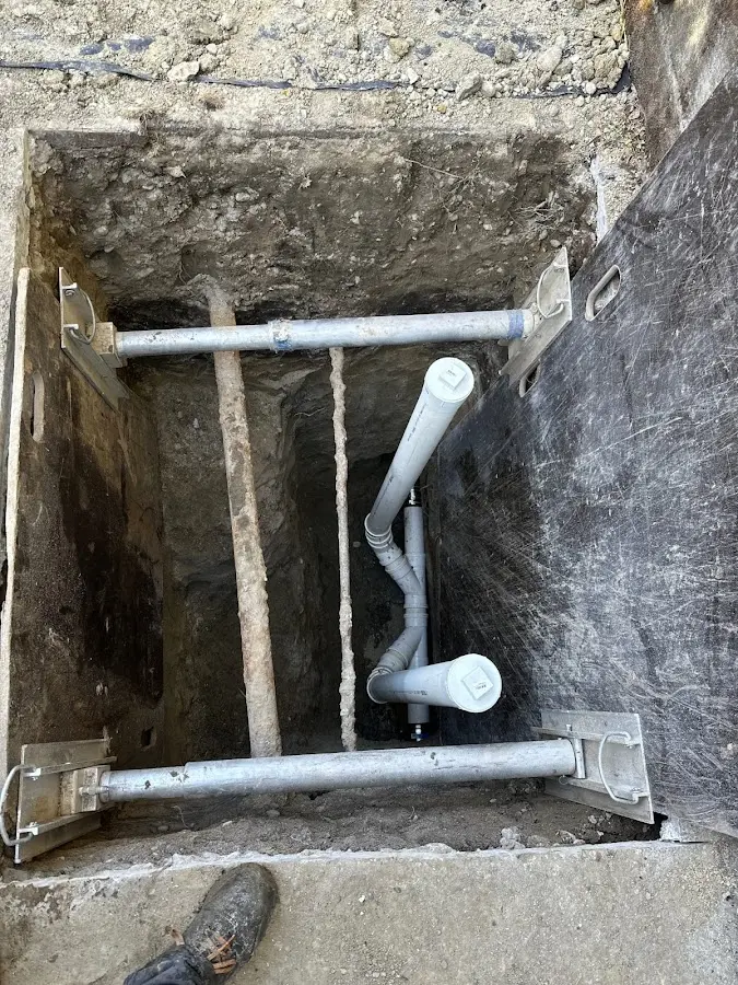 Experienced plumber completing Drain Cleaning work in Franklin